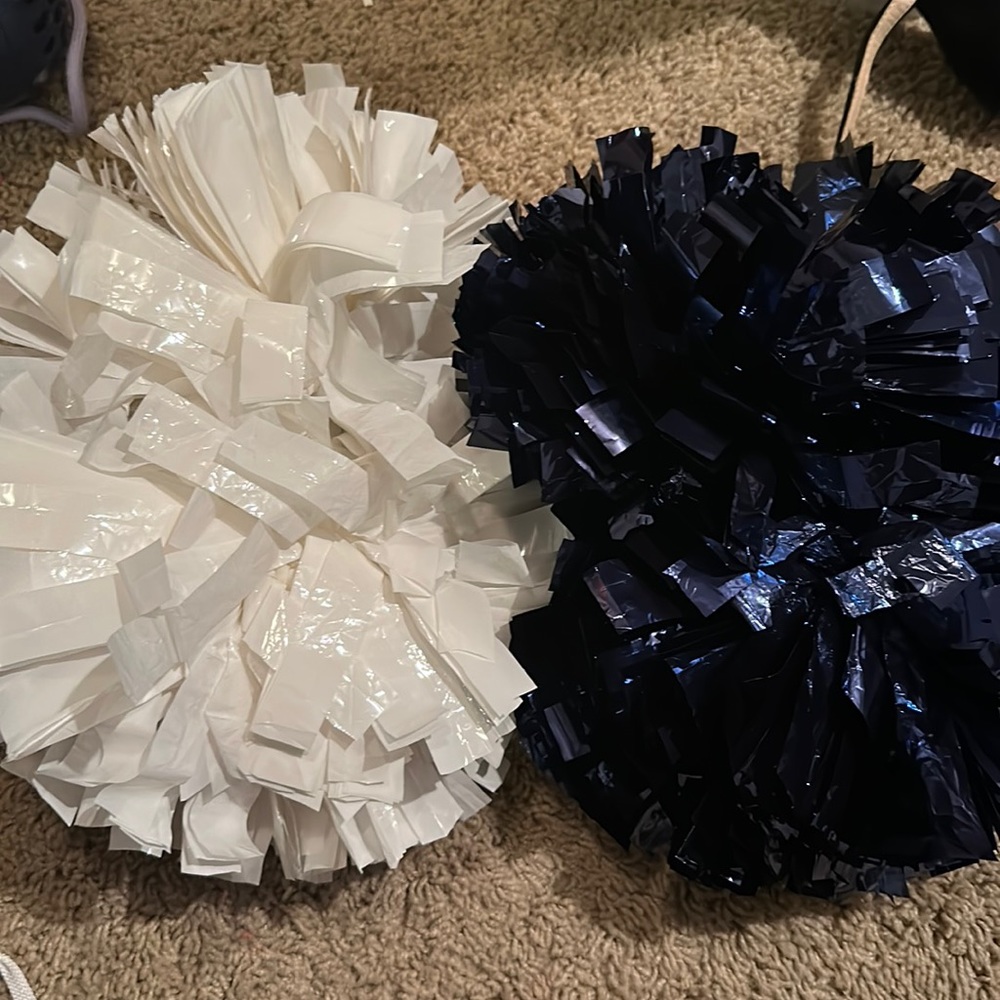 Two Cheer Poms